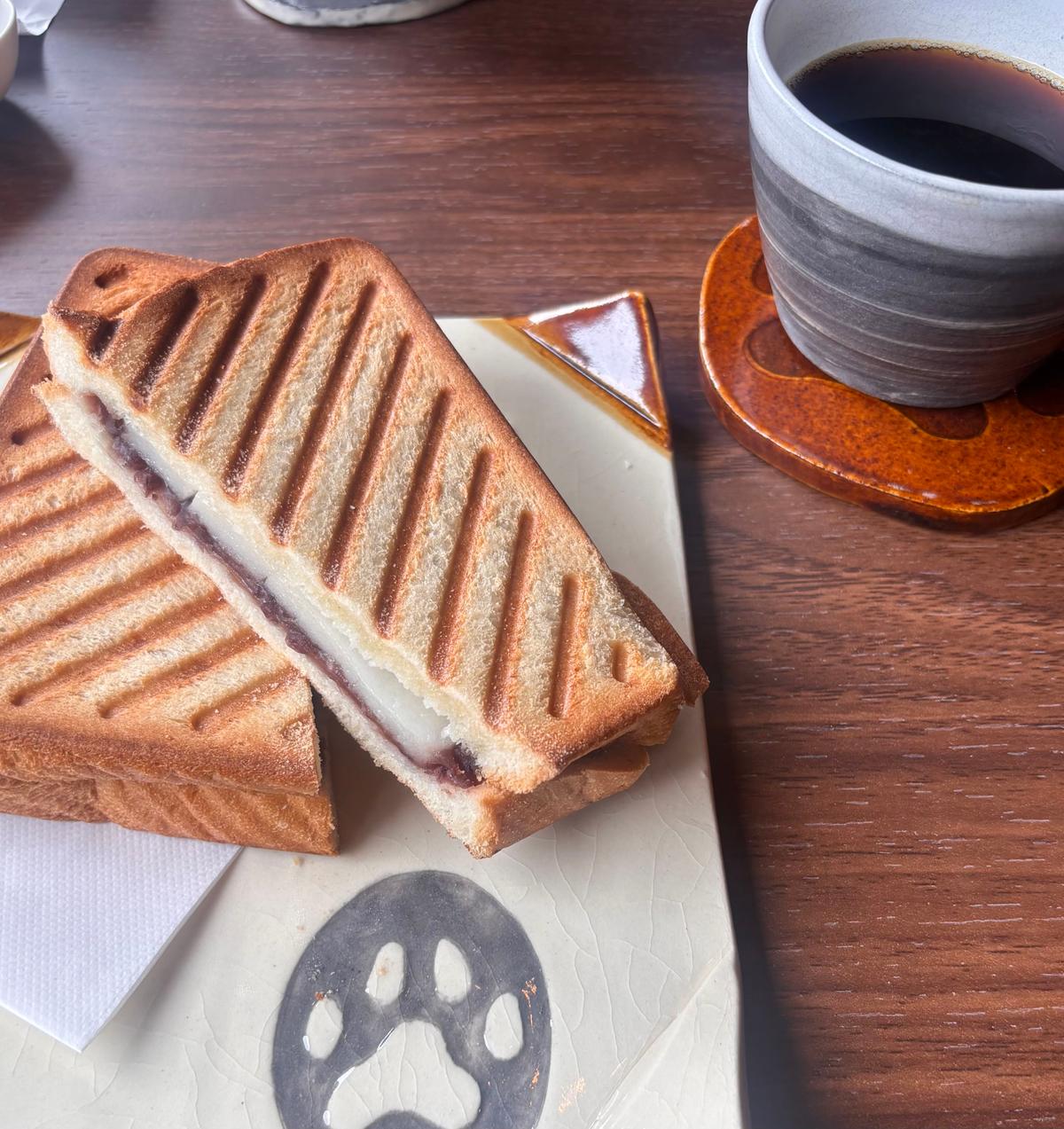 餡とお餅にバターの風味が絡んで最高です