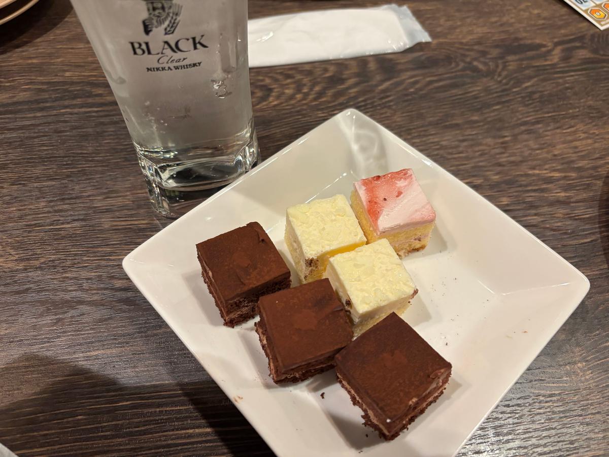 ジントニック×プチケーキ