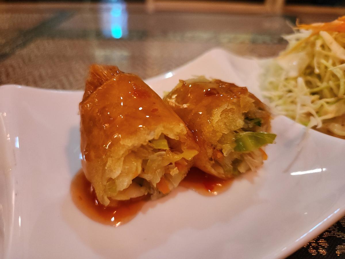 お野菜が詰まった揚げ春巻き。美味しい!