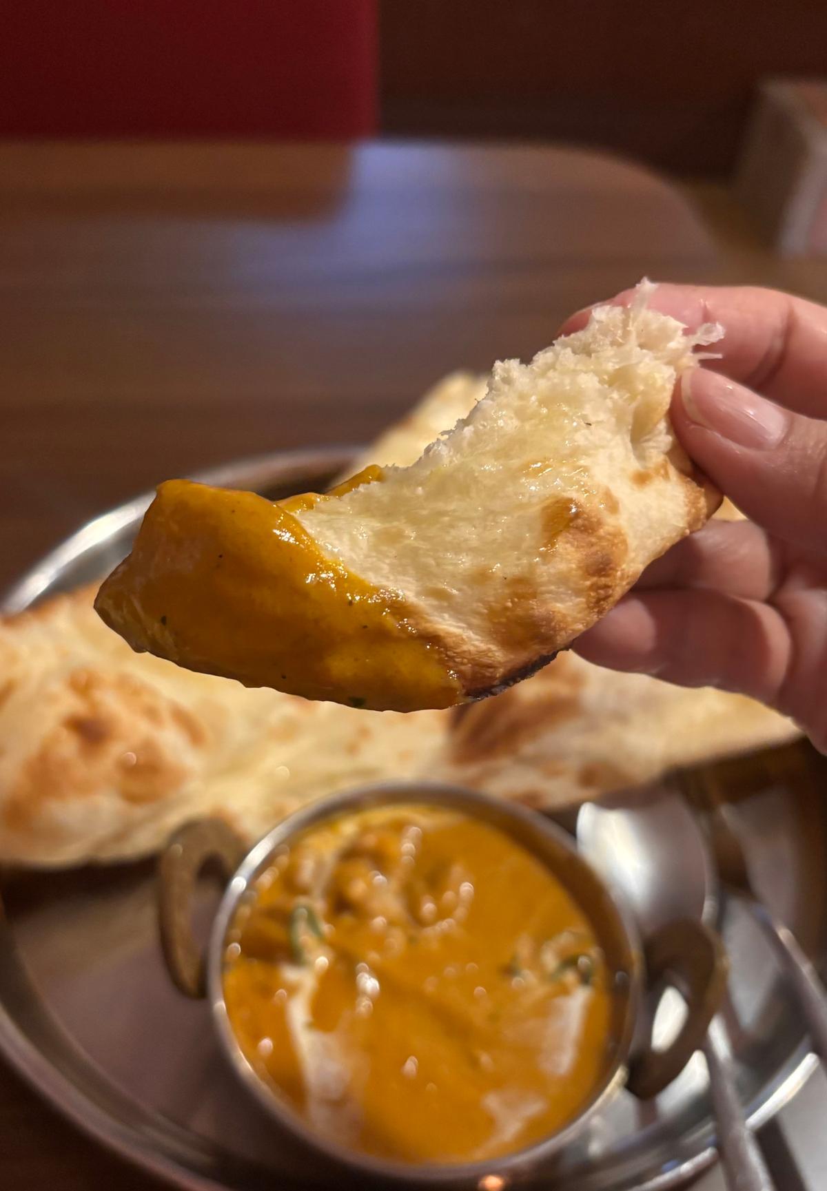 ナンとカレーの相性抜群です