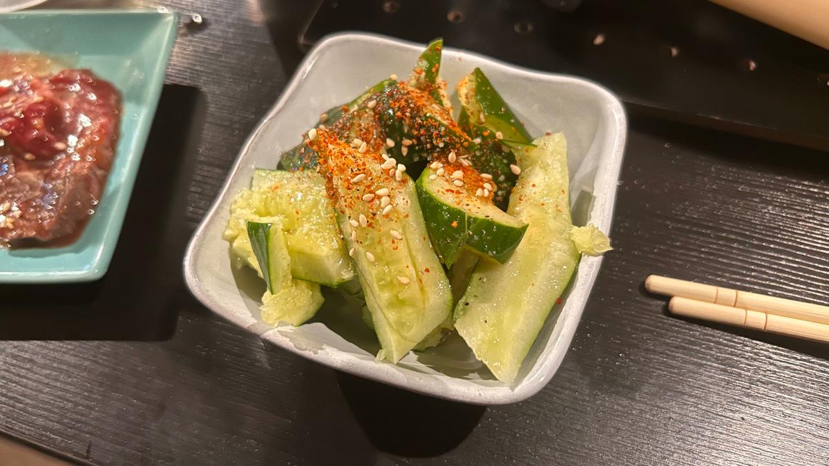 たたきキュウリであっさりと口直し