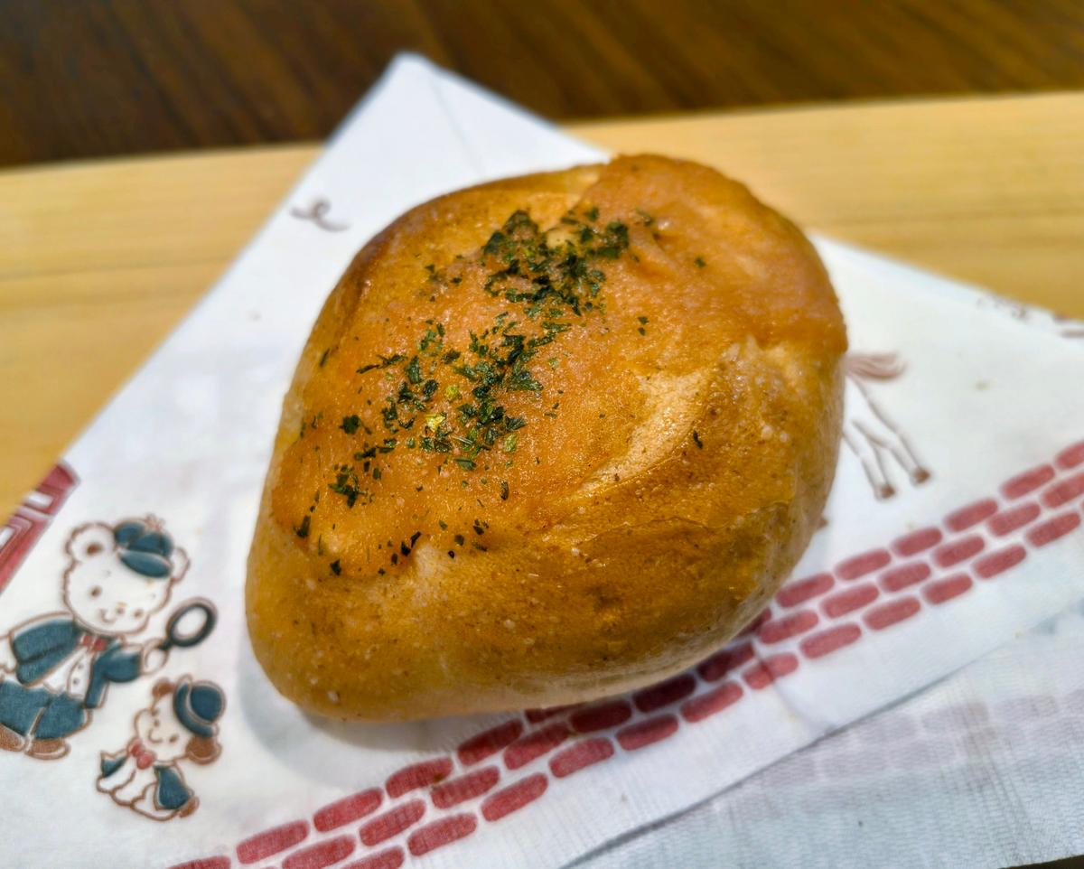ハードでありながら、もっちり🤤このパン生地好きだ〜♡