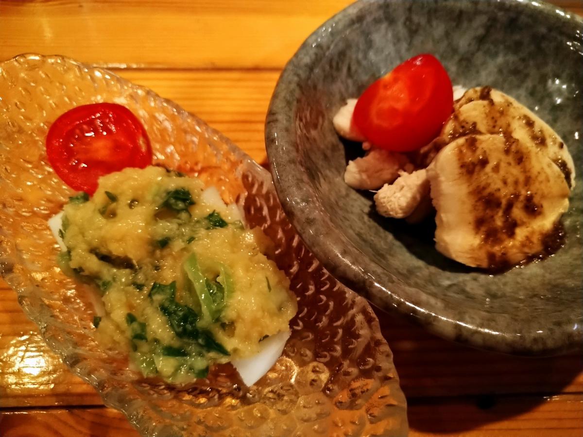 烏賊の葱生姜ソースと蒸し鶏の山椒ソース。