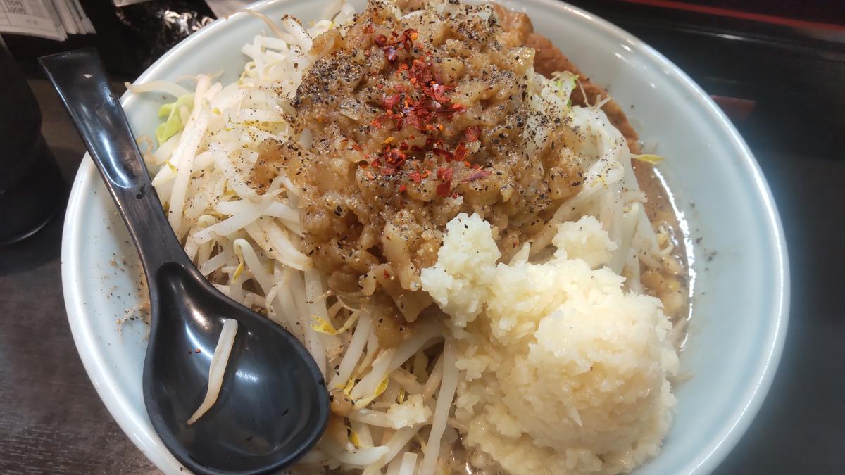 にんにくマシ、あぶらマシ、野菜マシマシ