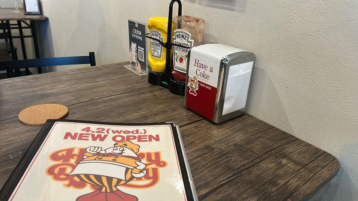 マスタードとケチャップが卓上にあるのも嬉しい!