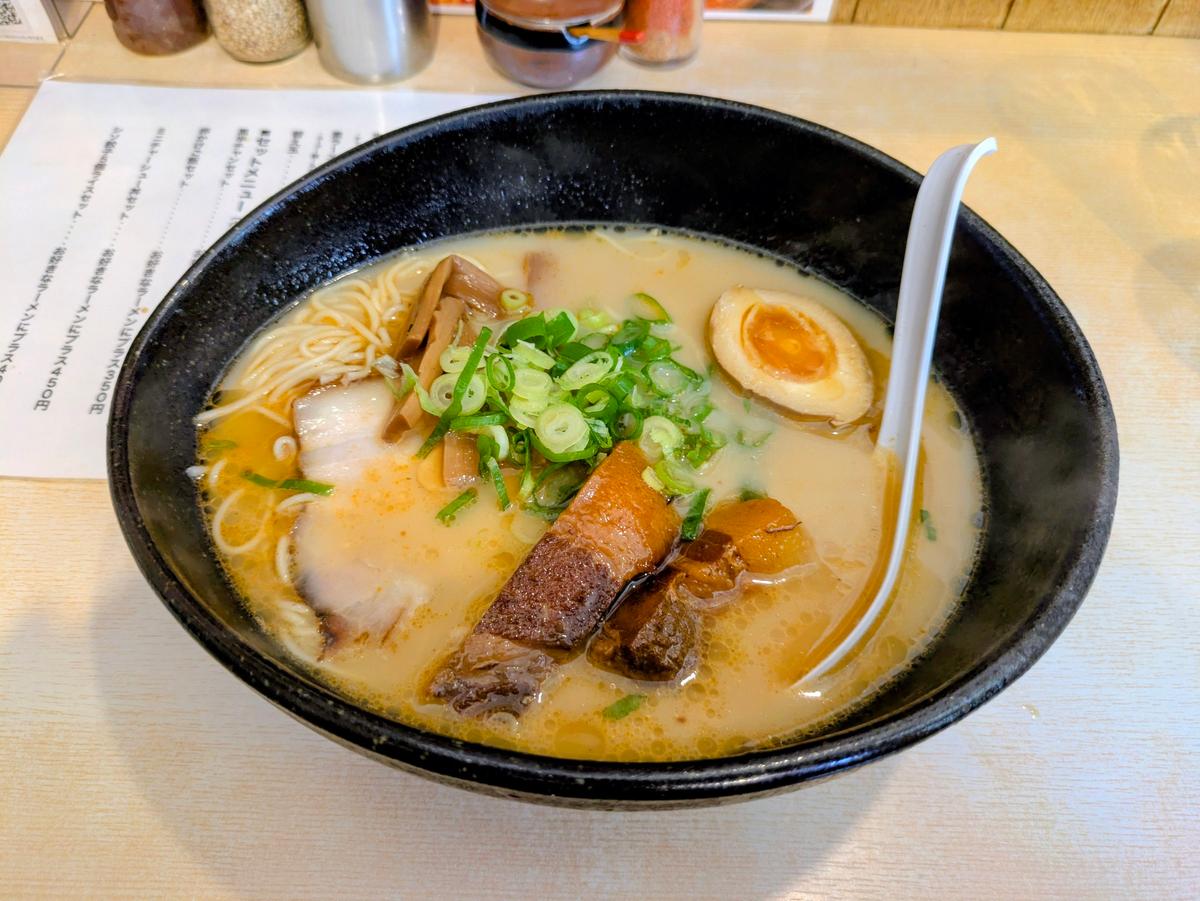 桜坂ラーメン(とんこつ)