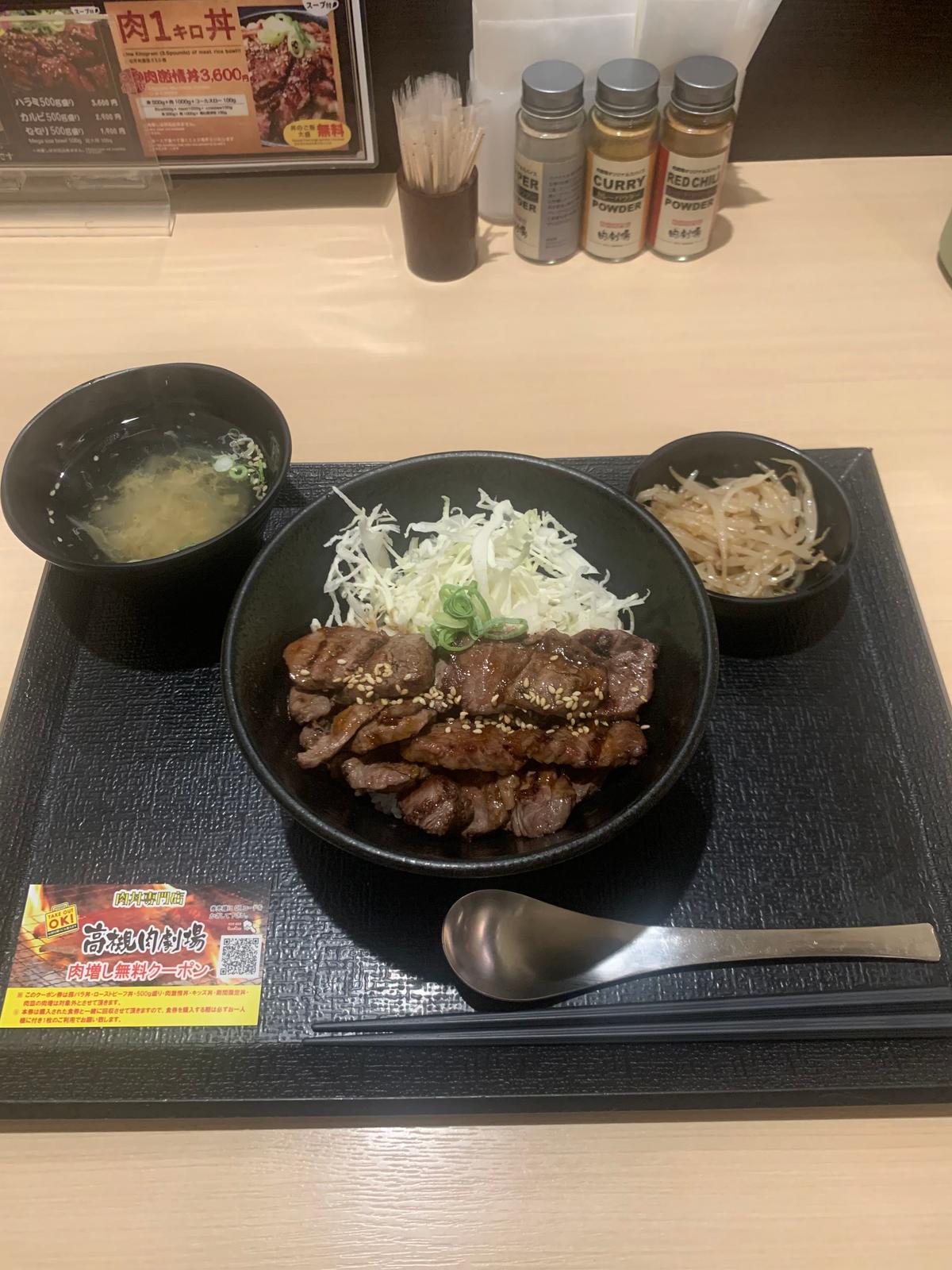 ミニサイズなんですが肉増しでたっぷりのお肉🍖