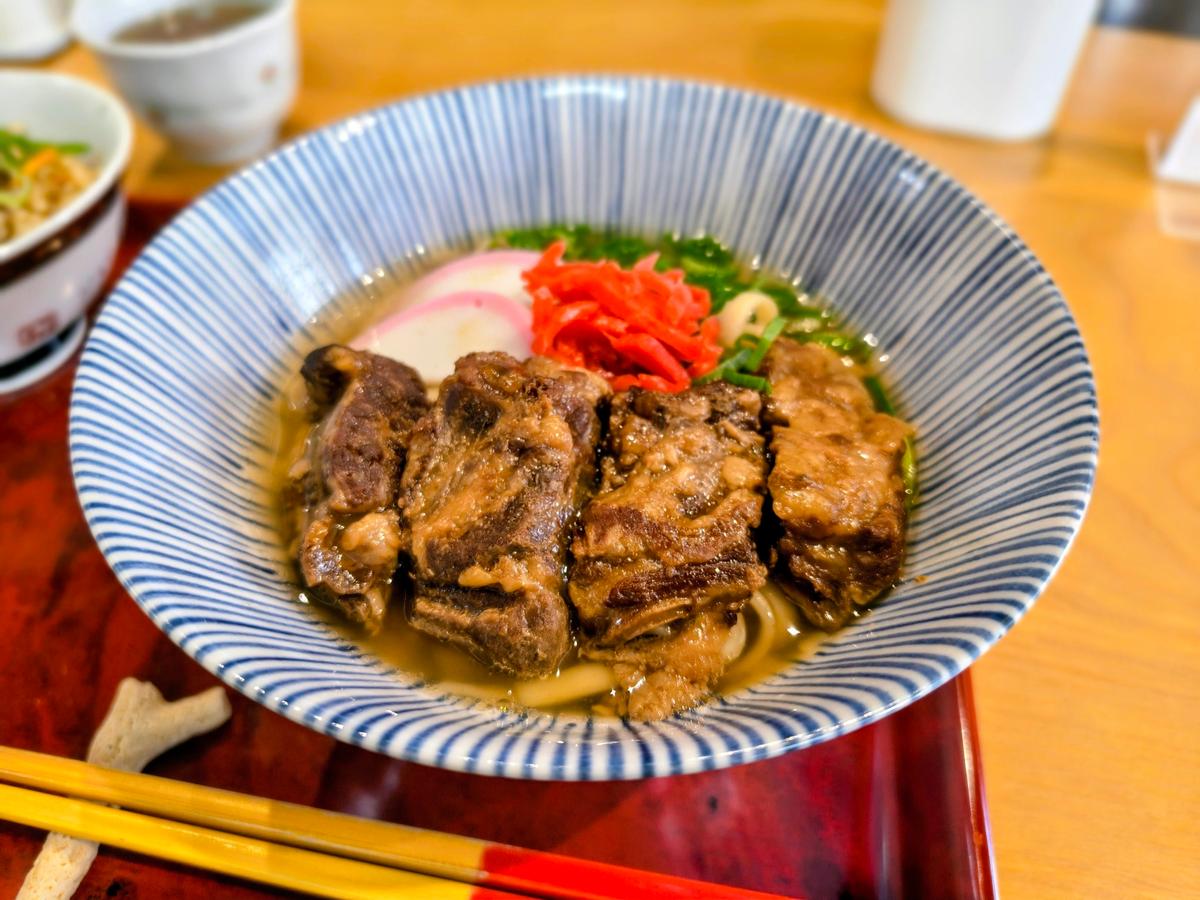 沖縄そば、削りたての鰹だし🤤