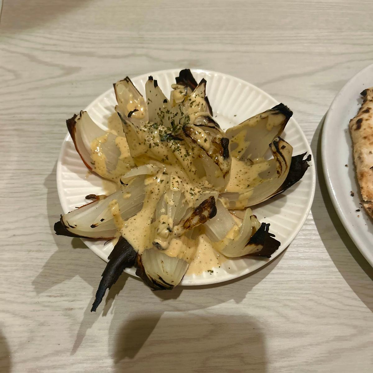 淡路島産丸ごと玉ねぎの石窯ロースト¥480