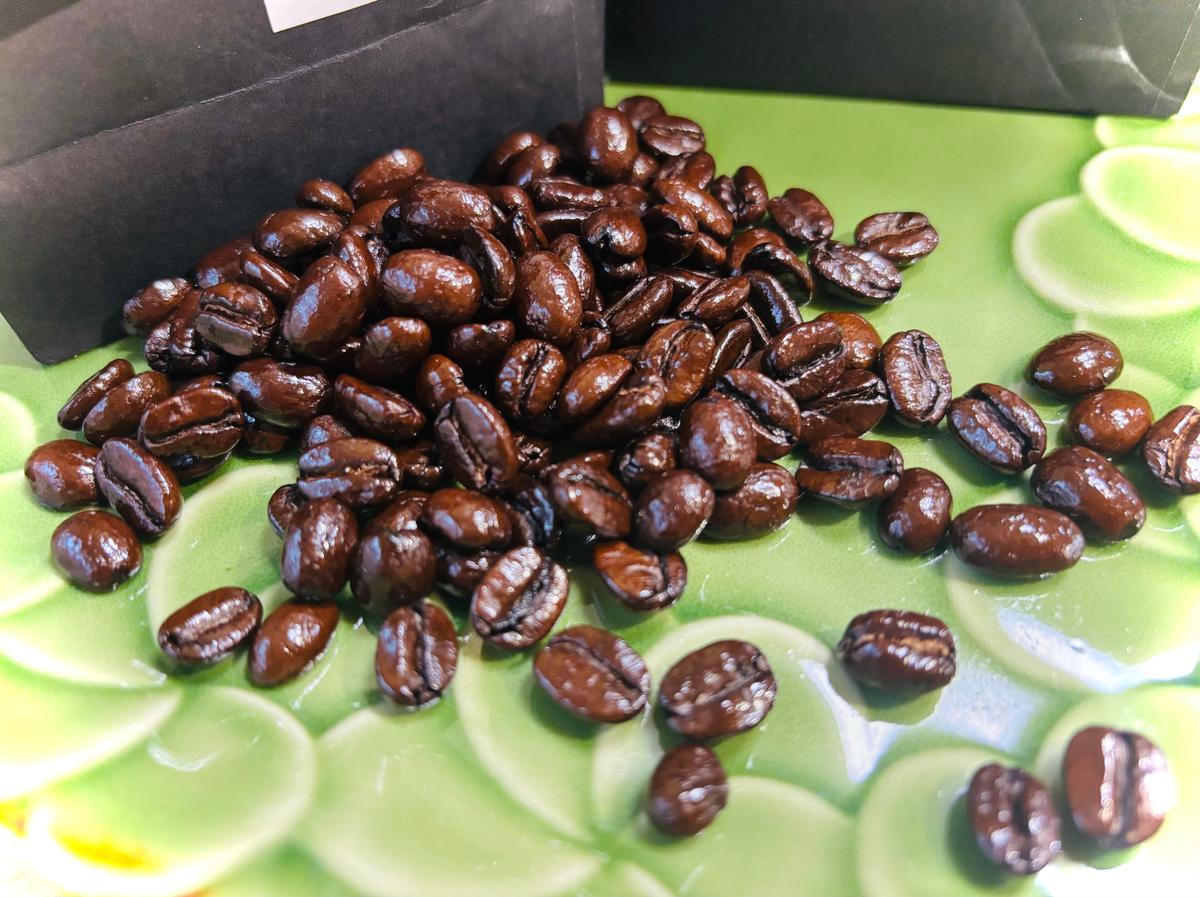 ツヤッツヤのコーヒー豆✨カモセブレンド