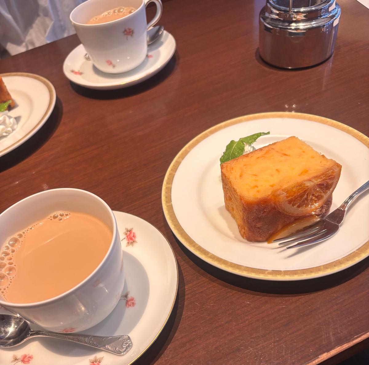 メニューの写真よりかなり大きめのパウンドケーキに嬉しいおどろき。