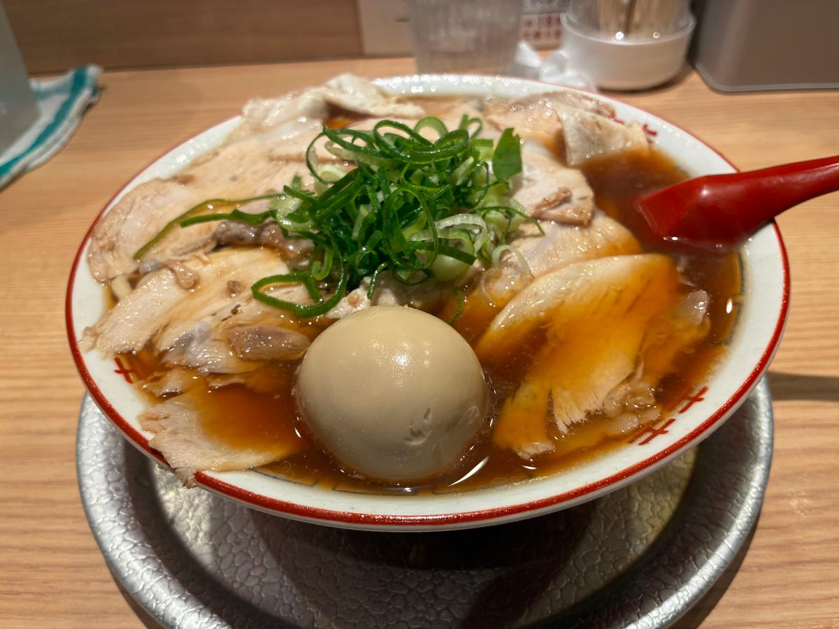 チャーシュー麺に煮卵トッピングしました